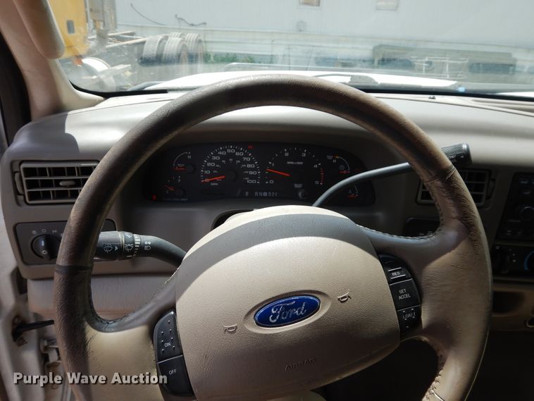 image for item GT9322 2004 Ford F350 Super Duty  Crew Cab pickup truck