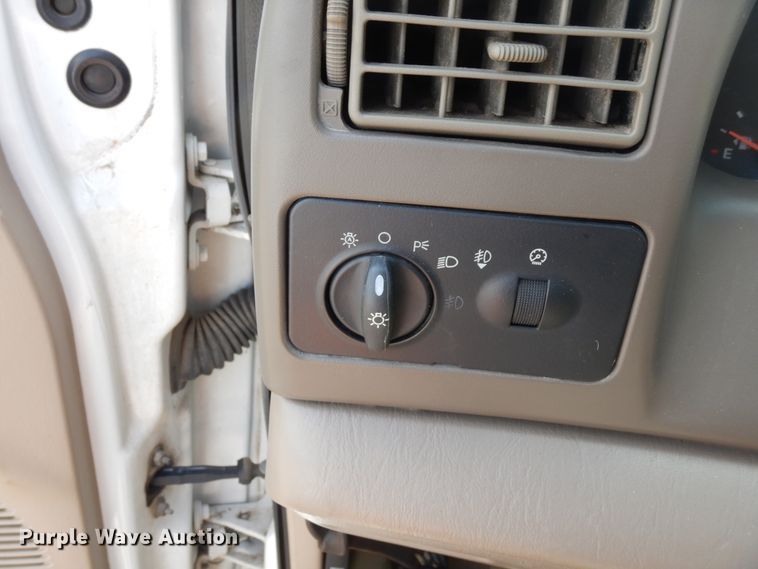 image for item GT9322 2004 Ford F350 Super Duty  Crew Cab pickup truck