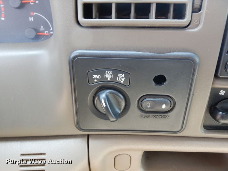 image for item GT9322 2004 Ford F350 Super Duty  Crew Cab pickup truck