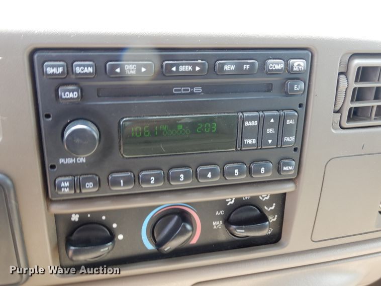 image for item GT9322 2004 Ford F350 Super Duty  Crew Cab pickup truck