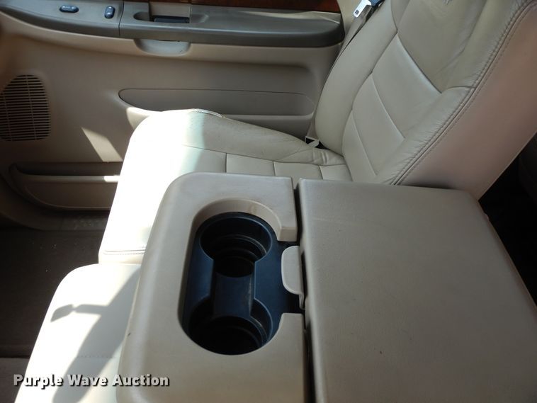 image for item GT9322 2004 Ford F350 Super Duty  Crew Cab pickup truck