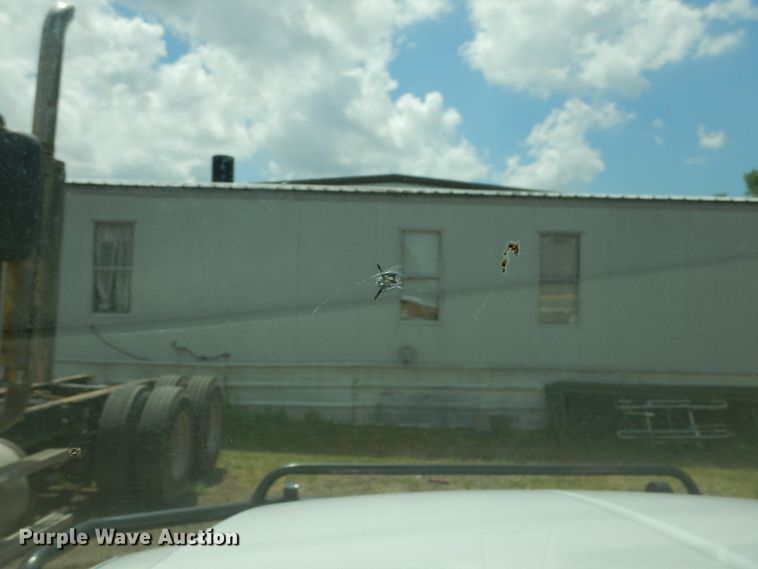 image for item GT9322 2004 Ford F350 Super Duty  Crew Cab pickup truck