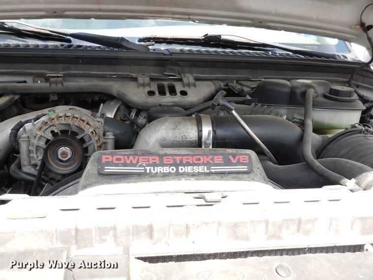 image for item GT9322 2004 Ford F350 Super Duty  Crew Cab pickup truck