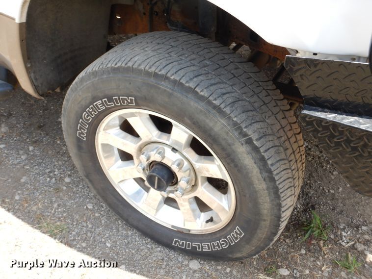 image for item GT9322 2004 Ford F350 Super Duty  Crew Cab pickup truck