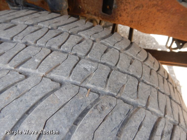 image for item GT9322 2004 Ford F350 Super Duty  Crew Cab pickup truck