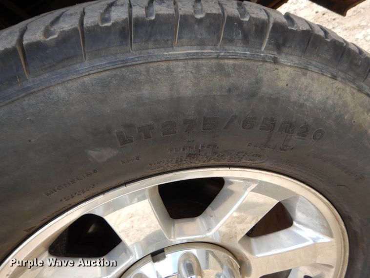 image for item GT9322 2004 Ford F350 Super Duty  Crew Cab pickup truck