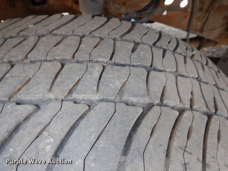 image for item GT9322 2004 Ford F350 Super Duty  Crew Cab pickup truck