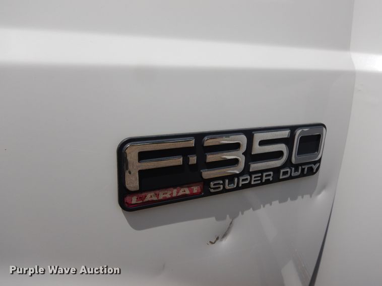 image for item GT9322 2004 Ford F350 Super Duty  Crew Cab pickup truck