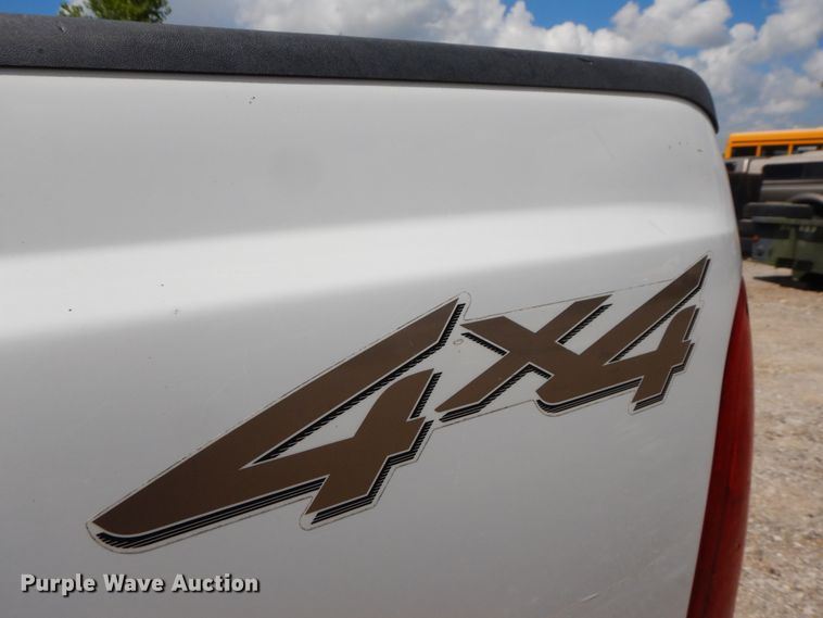 image for item GT9322 2004 Ford F350 Super Duty  Crew Cab pickup truck