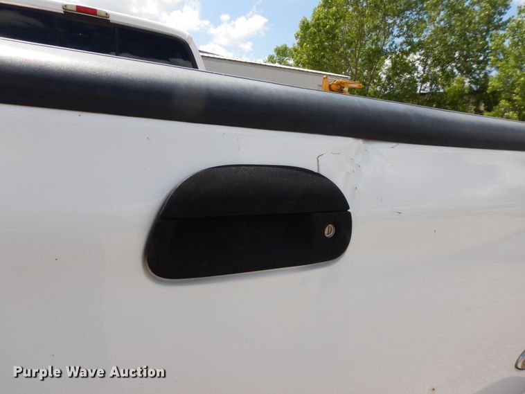 image for item GT9322 2004 Ford F350 Super Duty  Crew Cab pickup truck