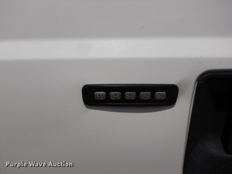 image for item GT9322 2004 Ford F350 Super Duty  Crew Cab pickup truck