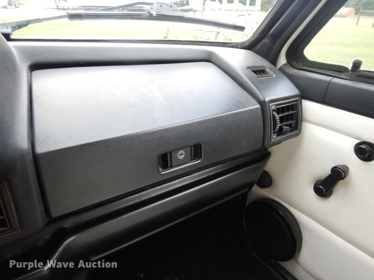 image for item GT9341 1987 Volkswagen Cabriolet convertible