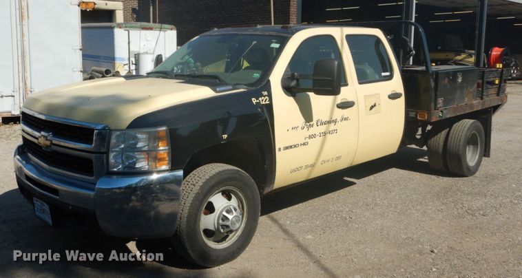 image for item GV9071 2008 Chevrolet Silverado 3500HD  Crew Cab flatbed pickup truck