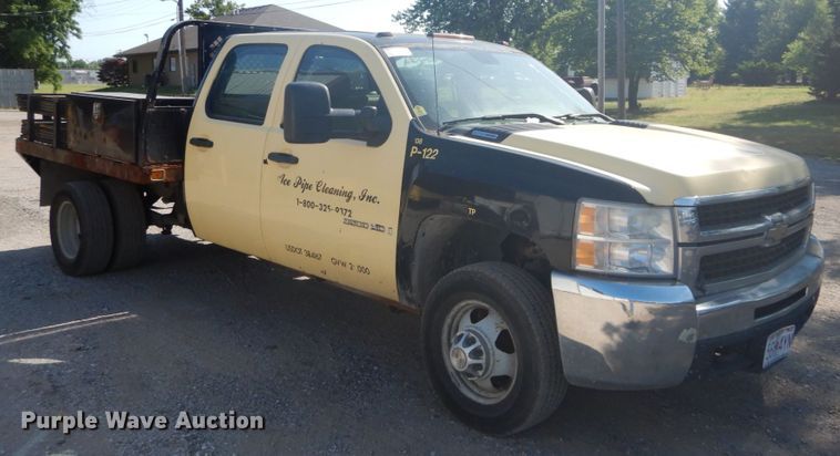 image for item GV9071 2008 Chevrolet Silverado 3500HD  Crew Cab flatbed pickup truck