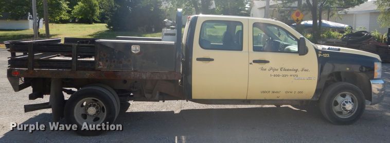 image for item GV9071 2008 Chevrolet Silverado 3500HD  Crew Cab flatbed pickup truck