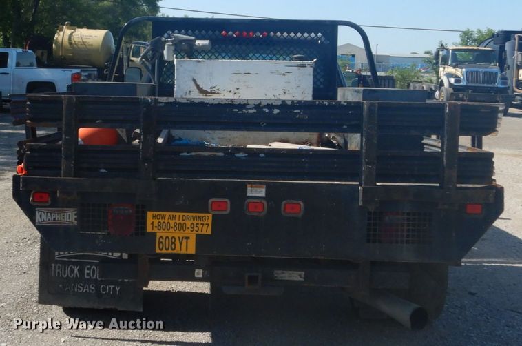 image for item GV9071 2008 Chevrolet Silverado 3500HD  Crew Cab flatbed pickup truck