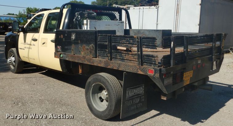 image for item GV9071 2008 Chevrolet Silverado 3500HD  Crew Cab flatbed pickup truck
