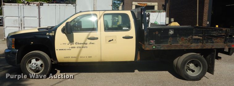 image for item GV9071 2008 Chevrolet Silverado 3500HD  Crew Cab flatbed pickup truck