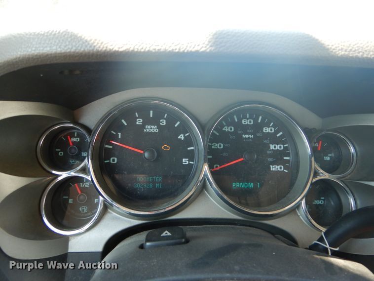 image for item GV9071 2008 Chevrolet Silverado 3500HD  Crew Cab flatbed pickup truck