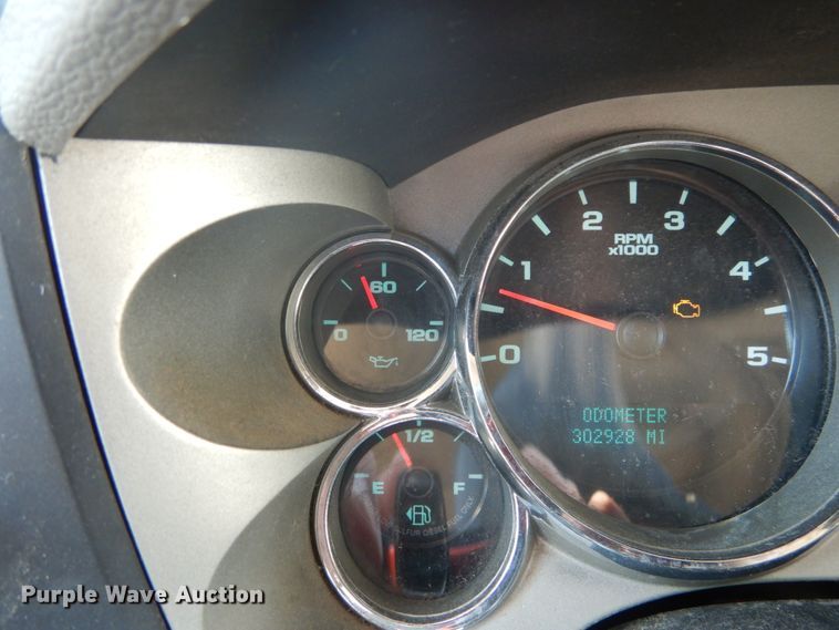 image for item GV9071 2008 Chevrolet Silverado 3500HD  Crew Cab flatbed pickup truck