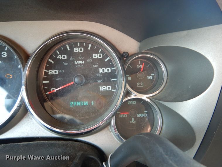 image for item GV9071 2008 Chevrolet Silverado 3500HD  Crew Cab flatbed pickup truck