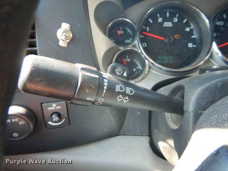 image for item GV9071 2008 Chevrolet Silverado 3500HD  Crew Cab flatbed pickup truck