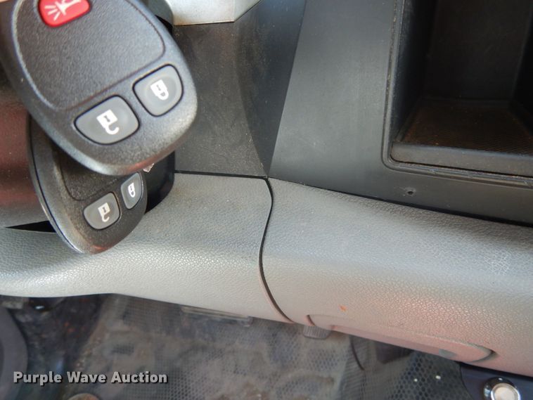 image for item GV9071 2008 Chevrolet Silverado 3500HD  Crew Cab flatbed pickup truck