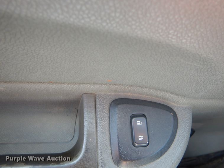 image for item GV9071 2008 Chevrolet Silverado 3500HD  Crew Cab flatbed pickup truck