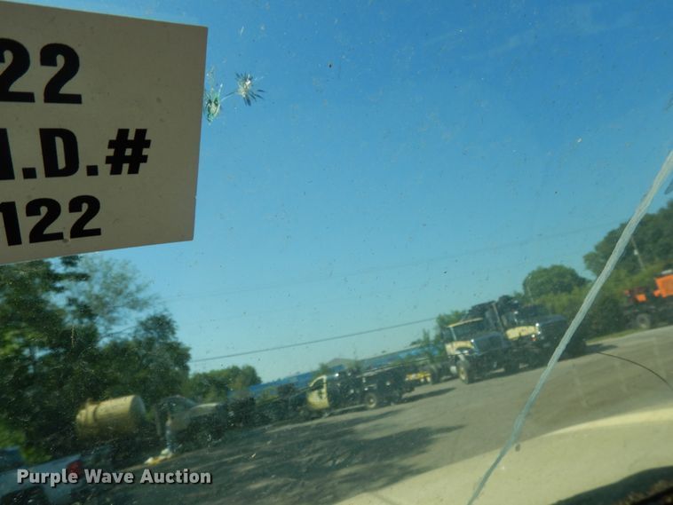 image for item GV9071 2008 Chevrolet Silverado 3500HD  Crew Cab flatbed pickup truck