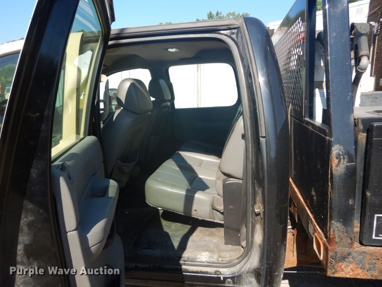 image for item GV9071 2008 Chevrolet Silverado 3500HD  Crew Cab flatbed pickup truck