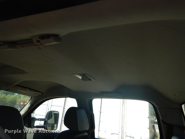 image for item GV9071 2008 Chevrolet Silverado 3500HD  Crew Cab flatbed pickup truck