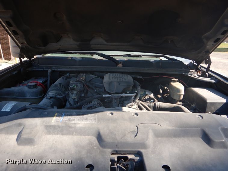 image for item GV9071 2008 Chevrolet Silverado 3500HD  Crew Cab flatbed pickup truck