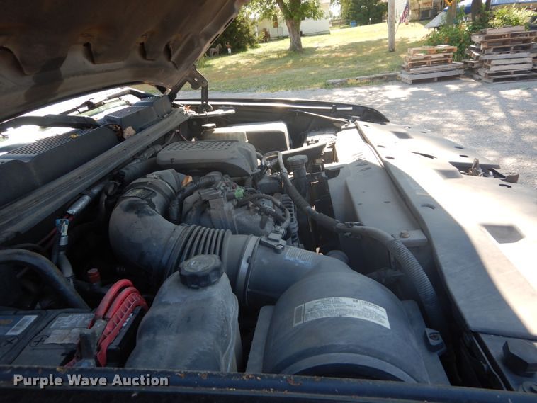 image for item GV9071 2008 Chevrolet Silverado 3500HD  Crew Cab flatbed pickup truck