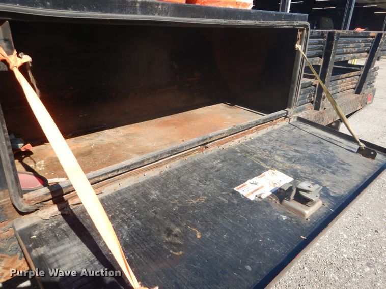 image for item GV9071 2008 Chevrolet Silverado 3500HD  Crew Cab flatbed pickup truck