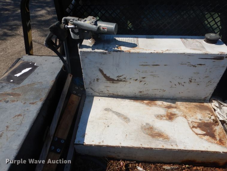 image for item GV9071 2008 Chevrolet Silverado 3500HD  Crew Cab flatbed pickup truck