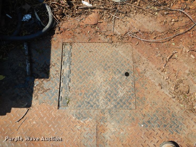 image for item GV9071 2008 Chevrolet Silverado 3500HD  Crew Cab flatbed pickup truck