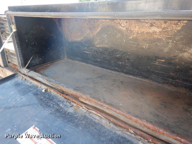 image for item GV9071 2008 Chevrolet Silverado 3500HD  Crew Cab flatbed pickup truck