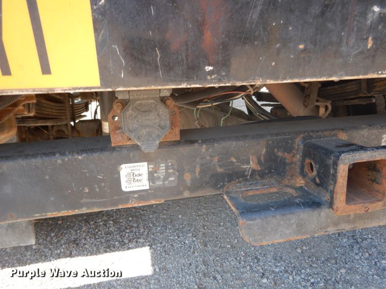 image for item GV9071 2008 Chevrolet Silverado 3500HD  Crew Cab flatbed pickup truck