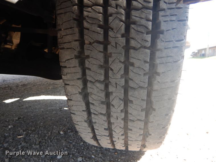 image for item GV9071 2008 Chevrolet Silverado 3500HD  Crew Cab flatbed pickup truck