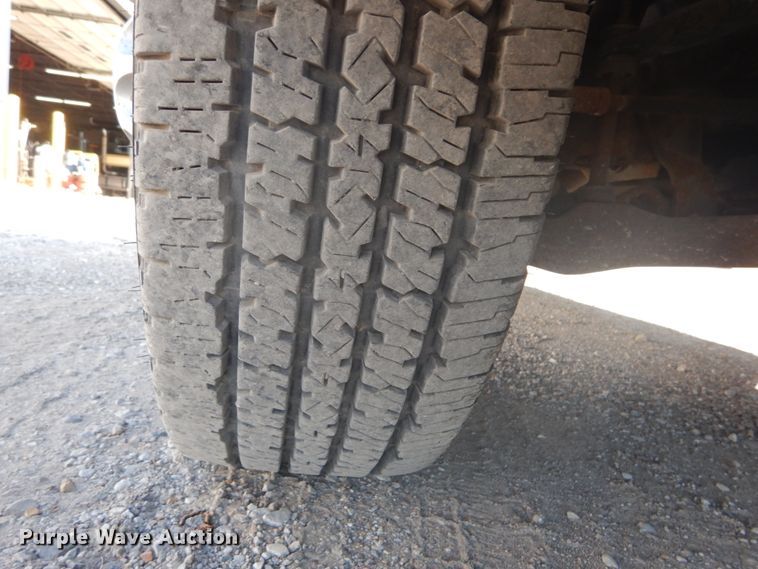 image for item GV9071 2008 Chevrolet Silverado 3500HD  Crew Cab flatbed pickup truck