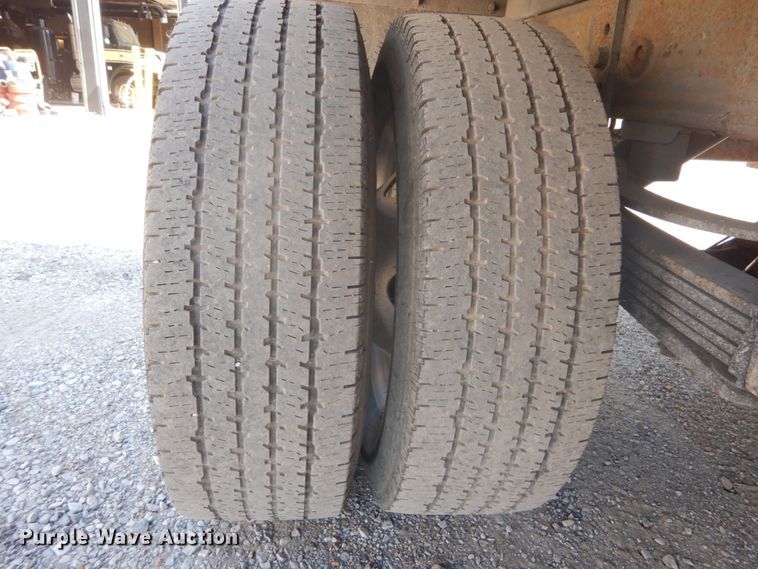 image for item GV9071 2008 Chevrolet Silverado 3500HD  Crew Cab flatbed pickup truck