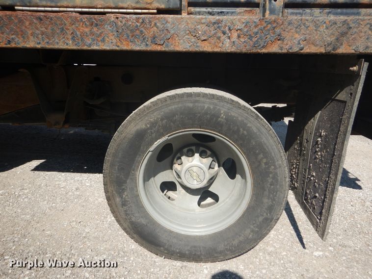 image for item GV9071 2008 Chevrolet Silverado 3500HD  Crew Cab flatbed pickup truck