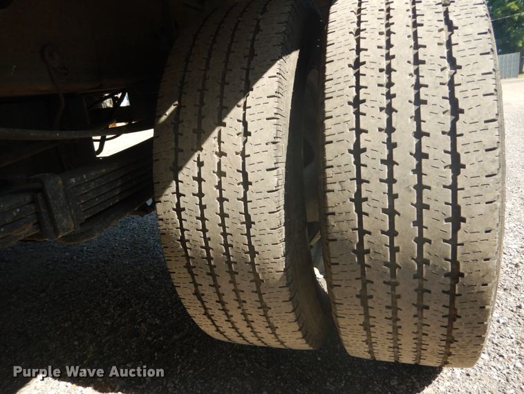 image for item GV9071 2008 Chevrolet Silverado 3500HD  Crew Cab flatbed pickup truck