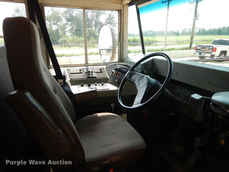 image for item GV9091 2004 International 3800 school bus