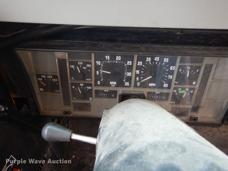 image for item GV9091 2004 International 3800 school bus