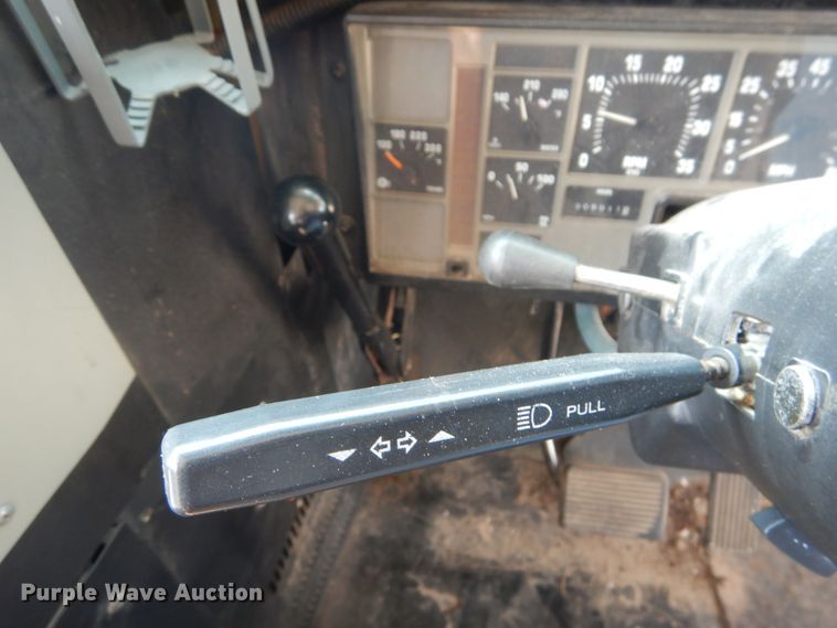 image for item GV9091 2004 International 3800 school bus