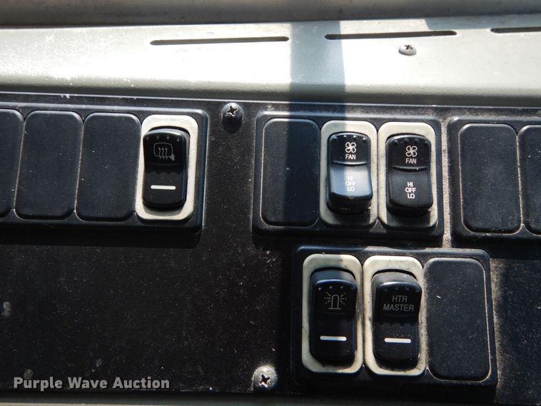 image for item GV9091 2004 International 3800 school bus