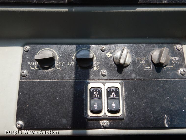 image for item GV9091 2004 International 3800 school bus