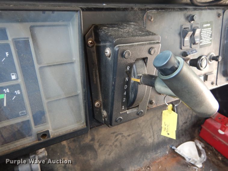 image for item GV9091 2004 International 3800 school bus
