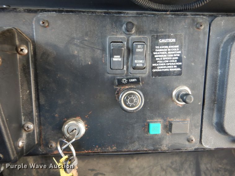 image for item GV9091 2004 International 3800 school bus